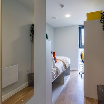 Gold En Suite - Image 2